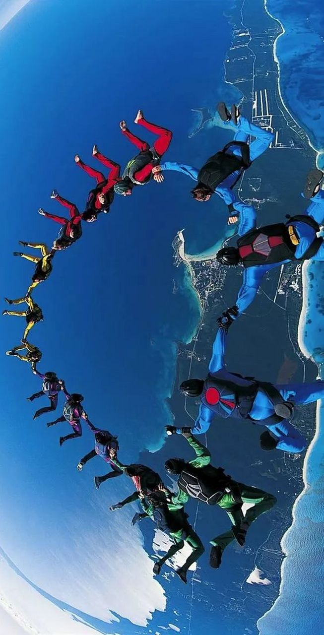 高空空中飞人特技表演,极限动作惊艳全场 高空空中飞人特技表演,极限动作惊艳全场