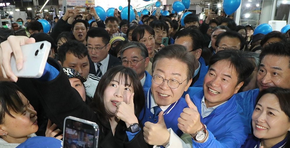 乐鱼体育(中国)官方网站-包含车队人员变动背后的政治风云的词条