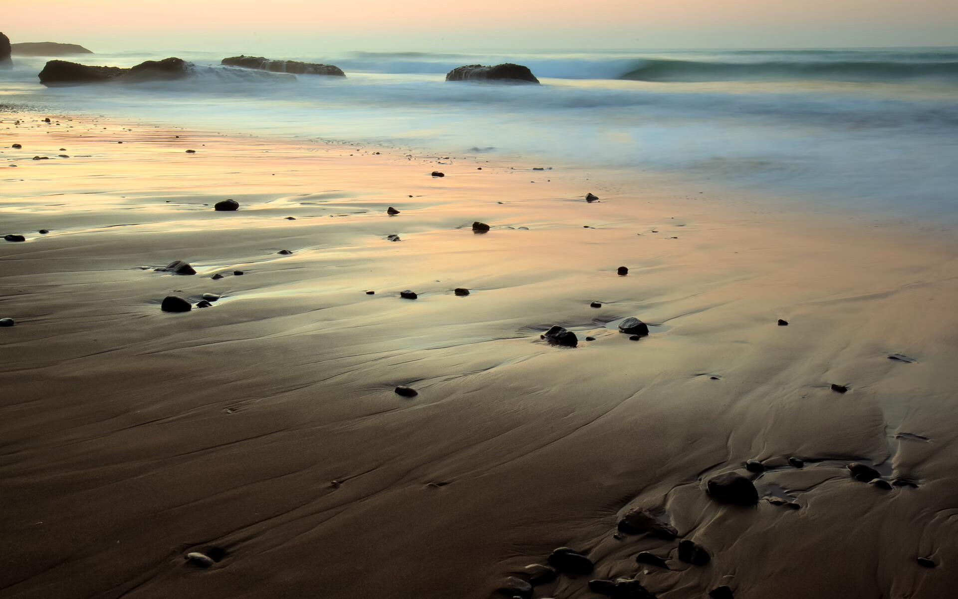 LEYU乐鱼体育官方网站-罕见的飞跃：车手意外飞出赛道瞬间，赛车飞跃撞车