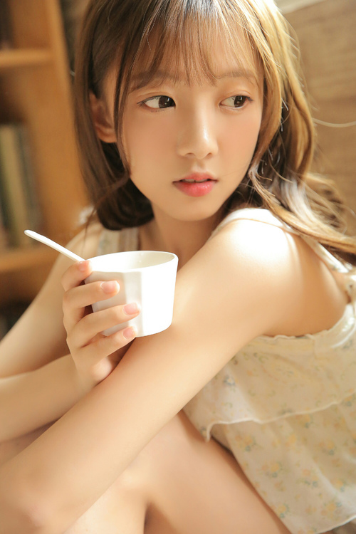 蒂莱曼斯在对阵英格兰的友谊赛中梅开二度,最终2-2战平。,蒂耶莱曼