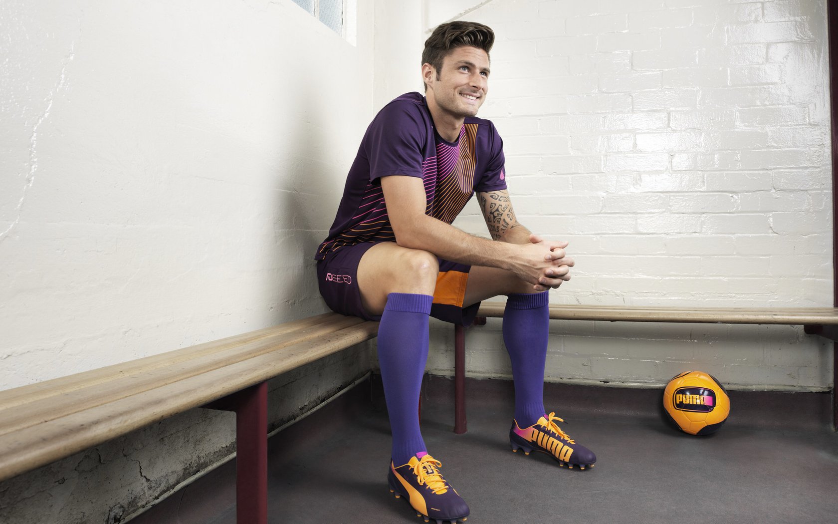 2022年季后赛：库里在第七场决胜局中投中多记关键三分，成功带队夺冠！