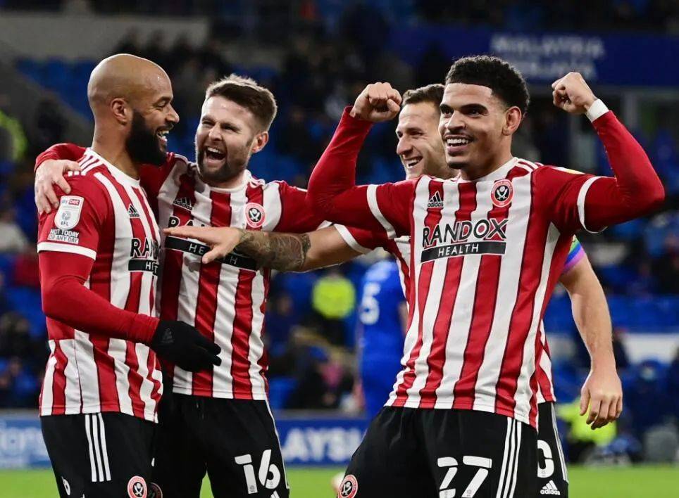 包含伯恩茅斯主教练战术调整见效，迎来胜利。的词条